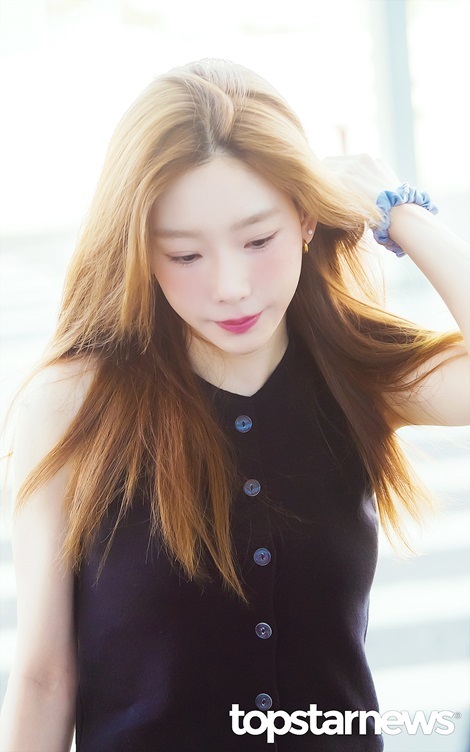 テヨン 少女時代 THE UNSEEN TAEYEON スウェット トレーナー